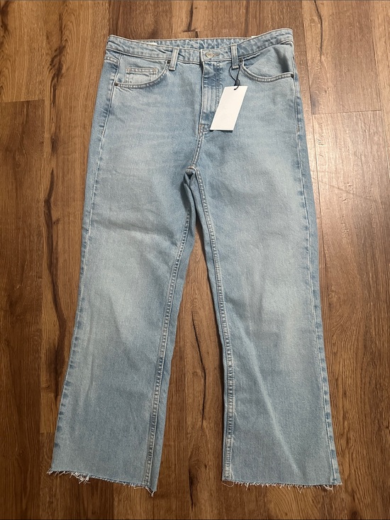 Zara Denim - Zara Crop Flare, size 10 (sold out online)